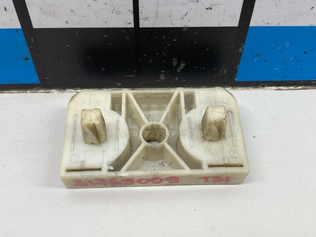 Направляющая переднего бампера 62222JG000 Nissan