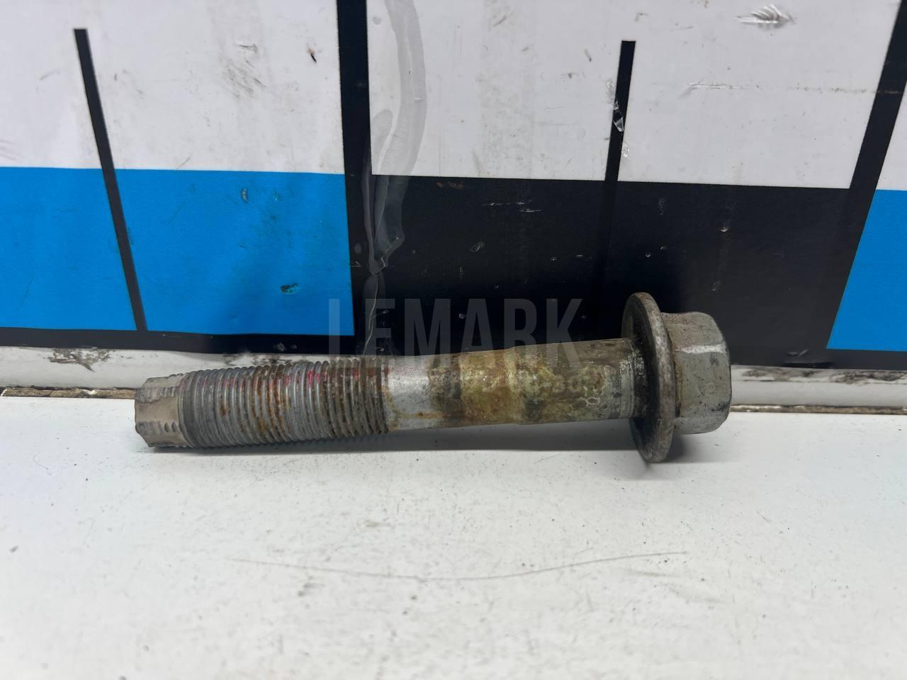Болт переднего рычага 9010516090 Toyota
