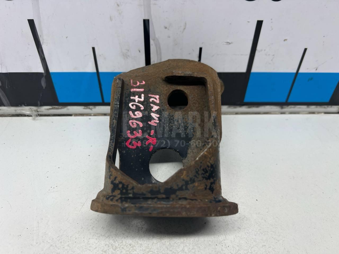 Кронштейн амортизатора правый 4850542010 Toyota