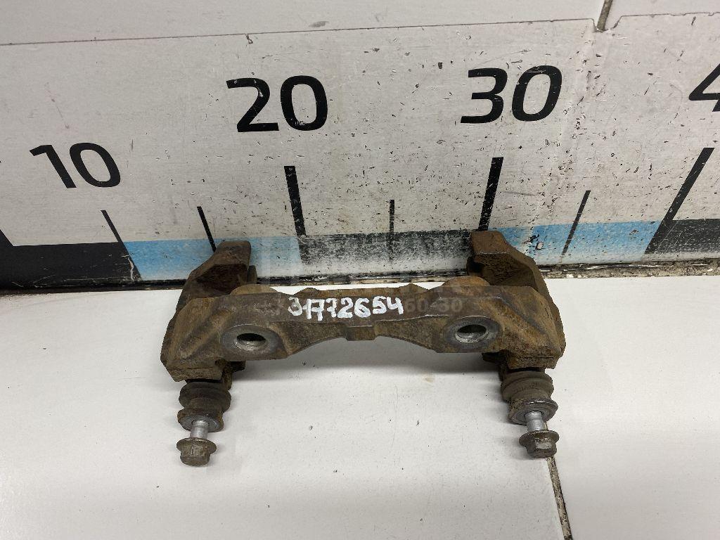 Скоба суппорта переднего 6RF615125 VAG
