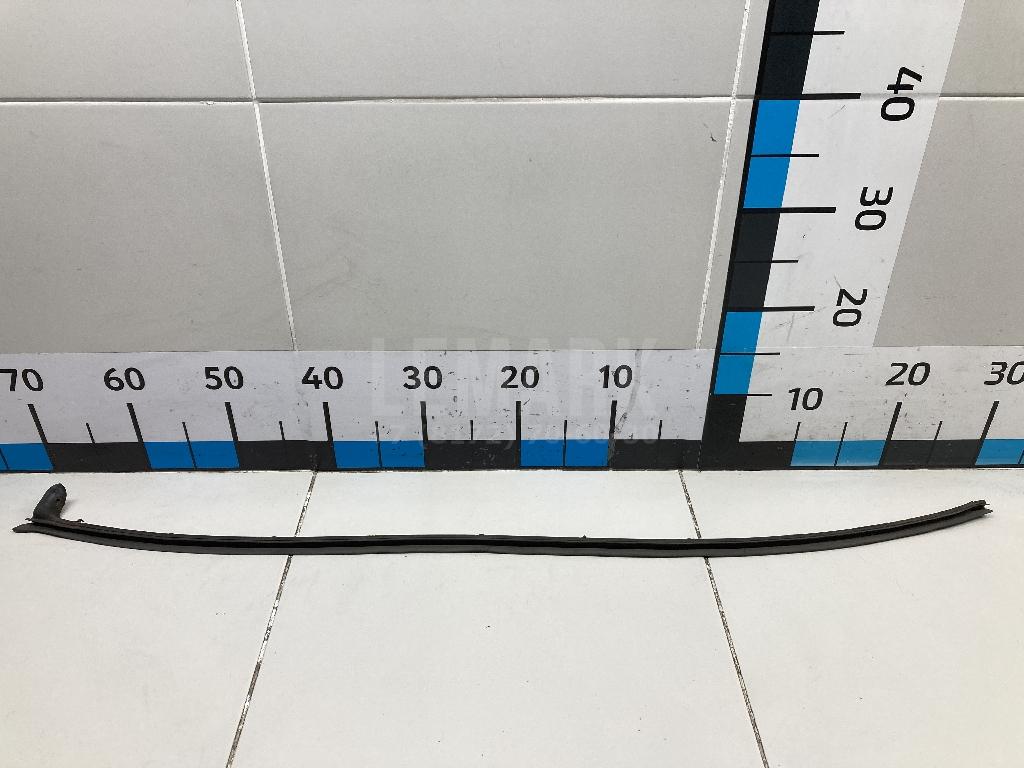 Уплотнитель двери 5K4837652B VAG