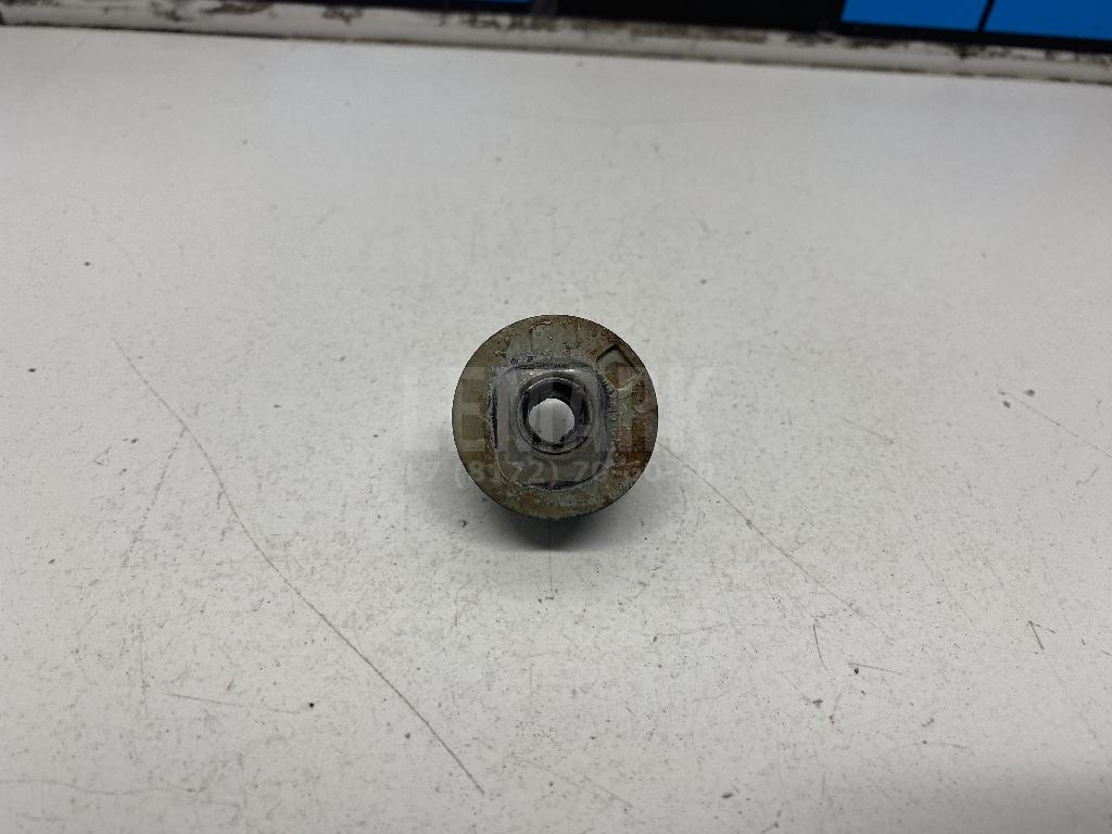 Крепеж фары 1309657 Ford