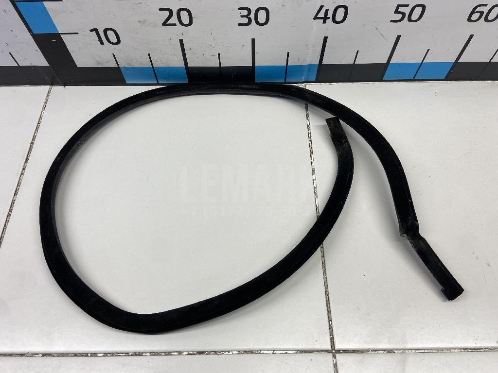 Уплотнитель стекла двери 3B5839439JB41 VAG