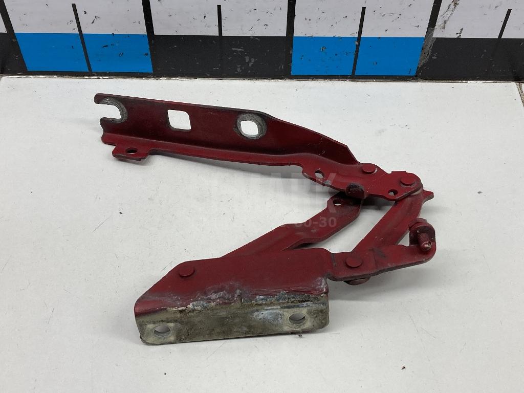 Петля капота правая 5K0823302B VAG