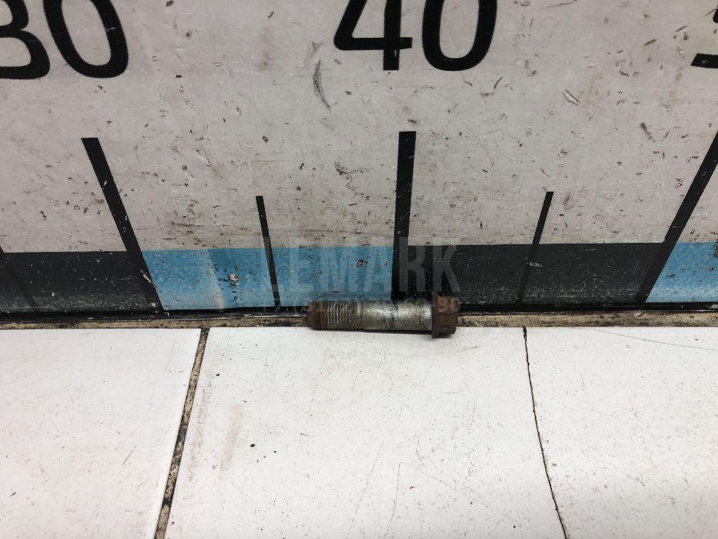 Болт передней ступицы 545612B100 Hyundai-Kia