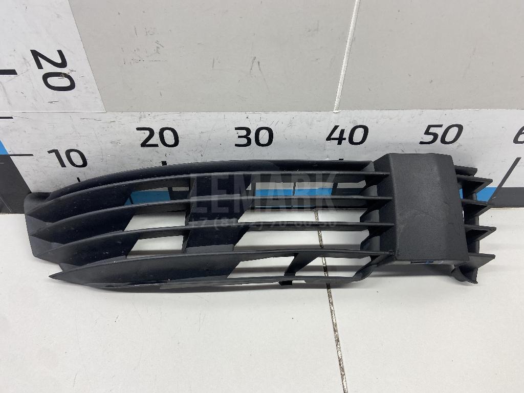 Решетка в бампер правая 3B0853666H VAG
