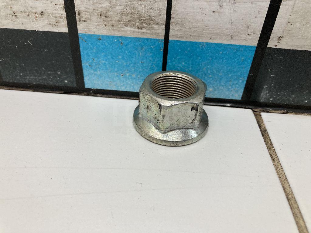 Гайка передней ступицы 402622Y000 Nissan