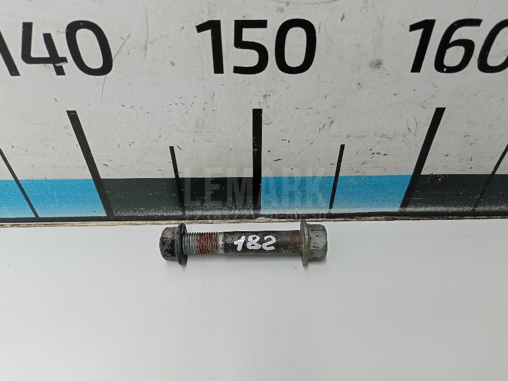 Болт заднего рычага 527122G000 Hyundai-Kia