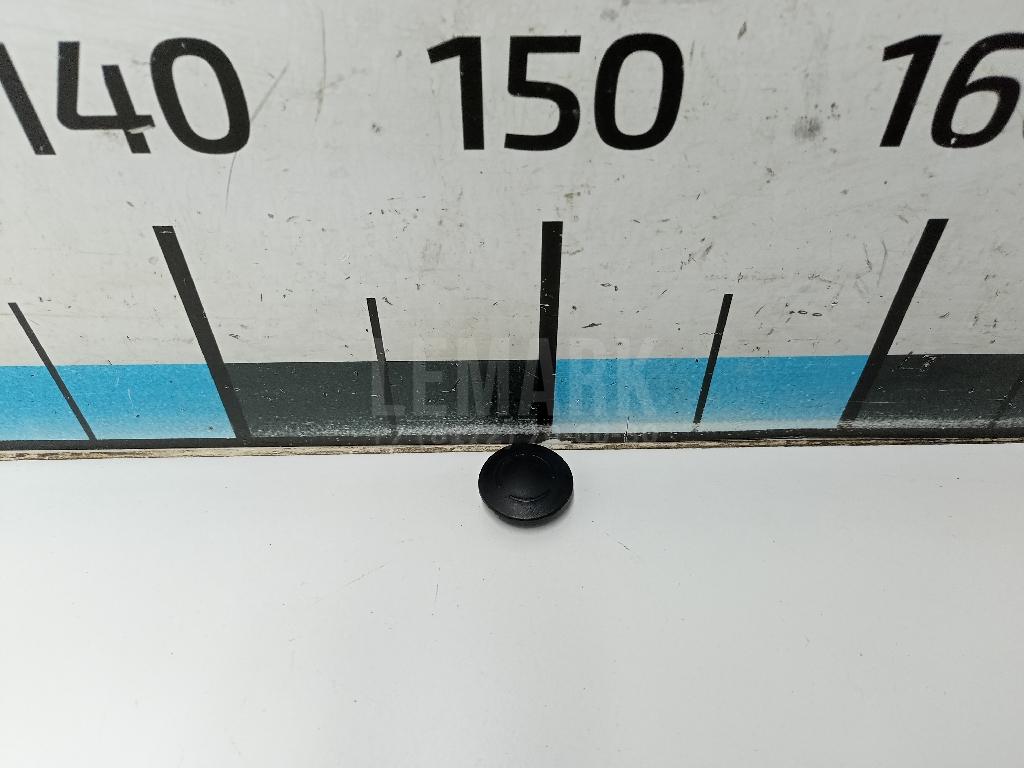 Крышка поводка стеклоочистителя 983902T000 Hyundai-Kia
