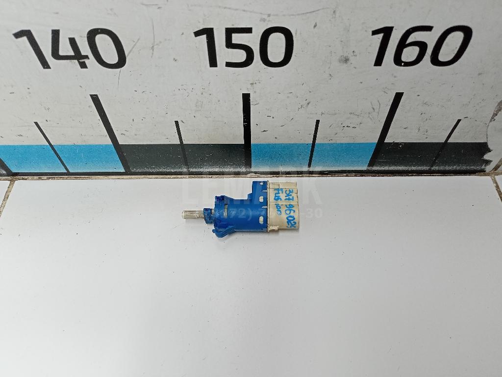 Датчик включения стопсигнала 4832219 Ford