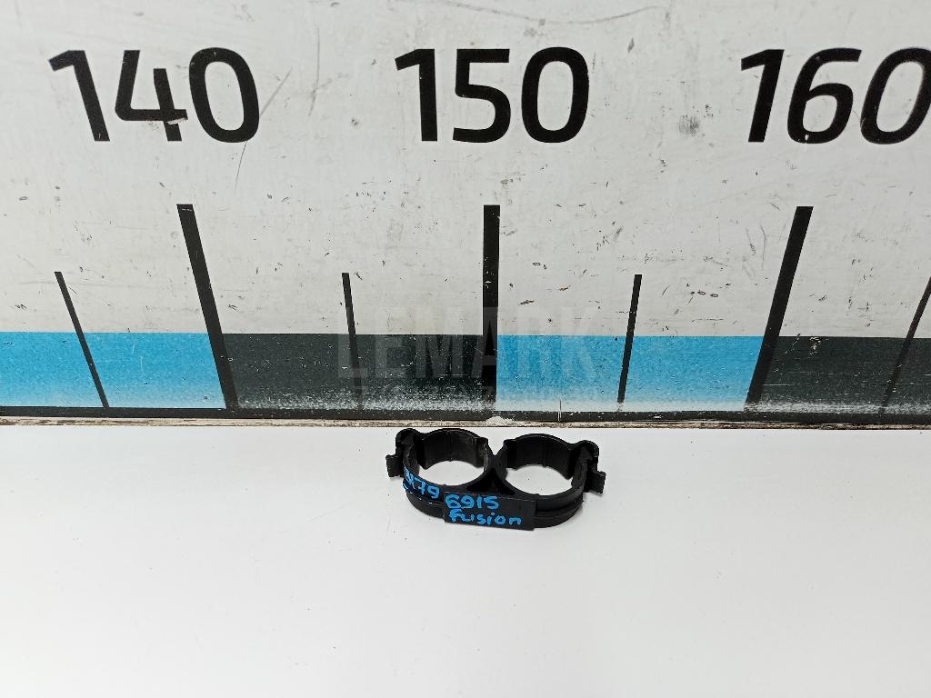 Крепеж 1069203 Ford
