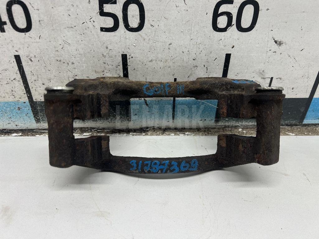 Скоба суппорта переднего 357615125A VAG