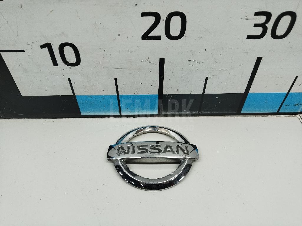Эмблема на крышку багажника 90890JD00A Nissan