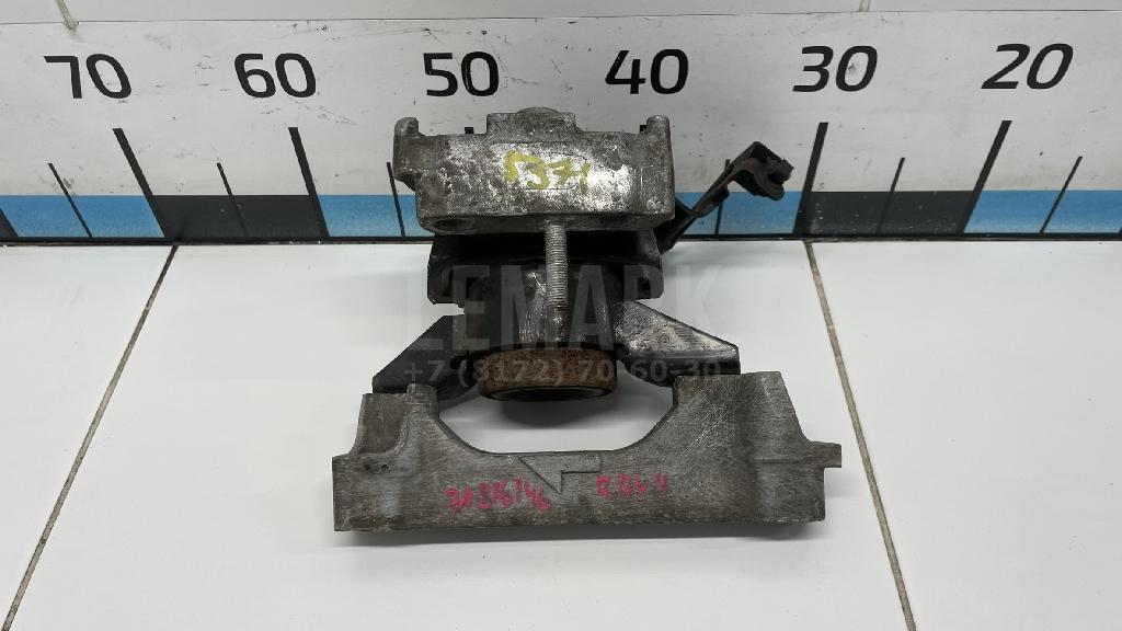 Опора двигателя правая 1230528230 Toyota
