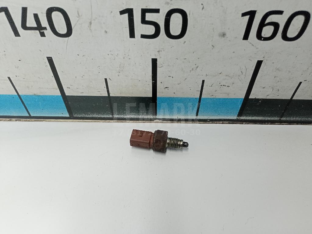 Датчик включения заднего хода 02T945415P VAG