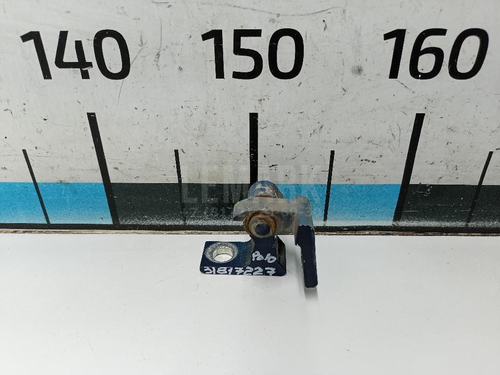 Петля двери 7N0831402 VAG