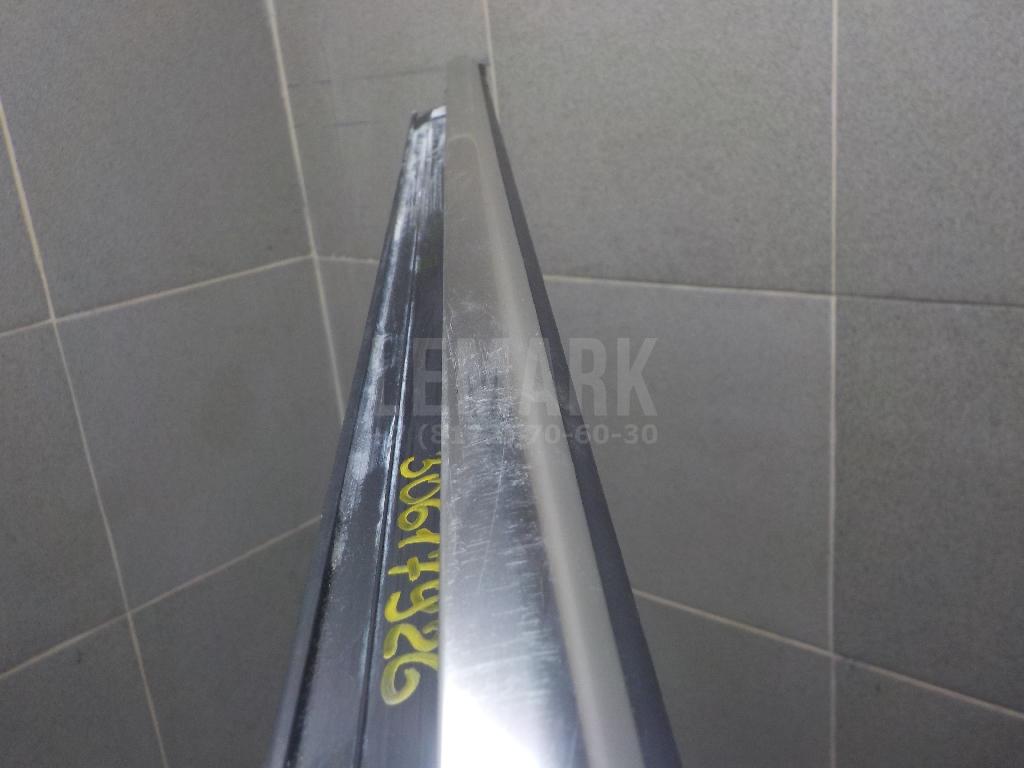 Накладка стекла переднего правого для  Astra HD 8 2005-2011