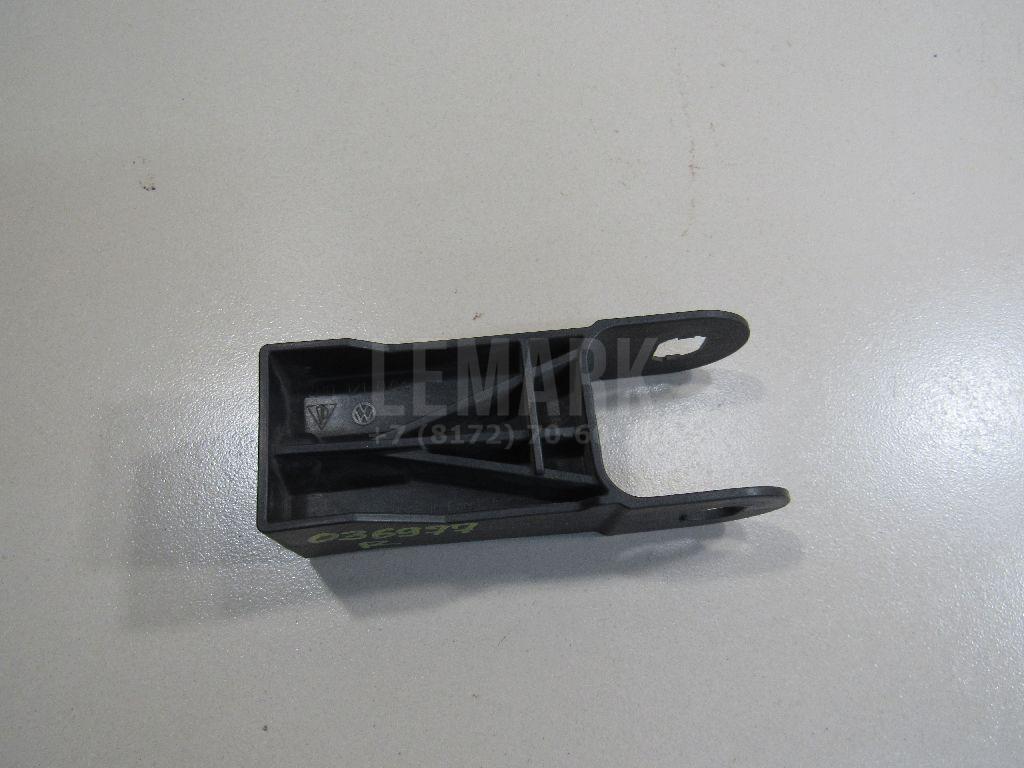 Кронштейн радиатора 7P0121079B VAG