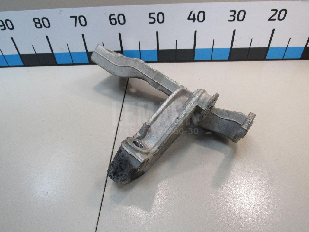 Кронштейн переднего рычага для  Audi V8 1988-1994