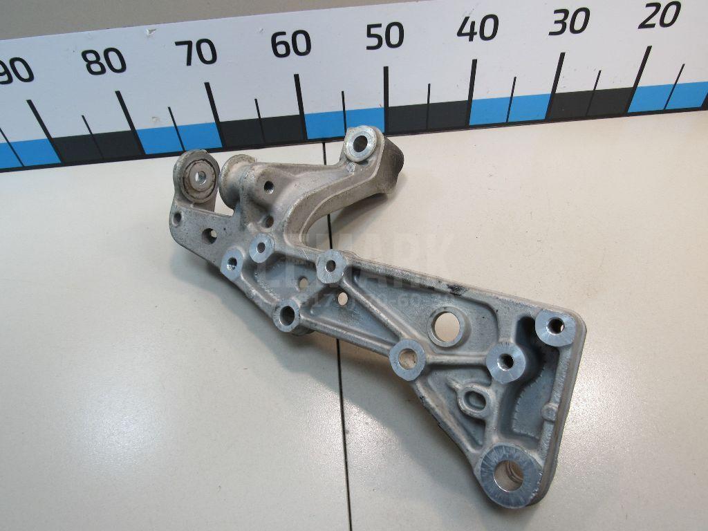 Кронштейн переднего рычага для  Audi V8 1988-1994