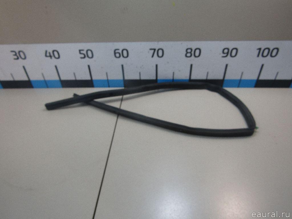 Уплотнитель капота