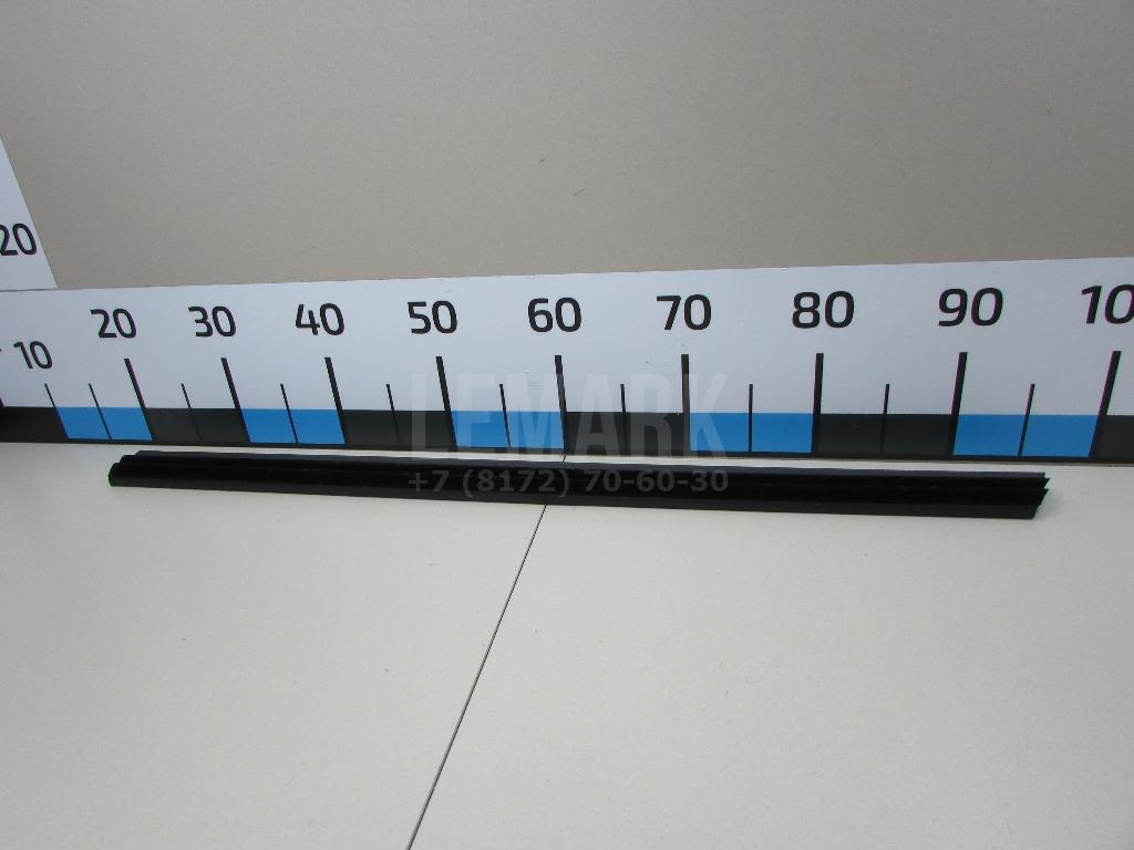 Накладка стекла переднего левого 5L0837479 VAG