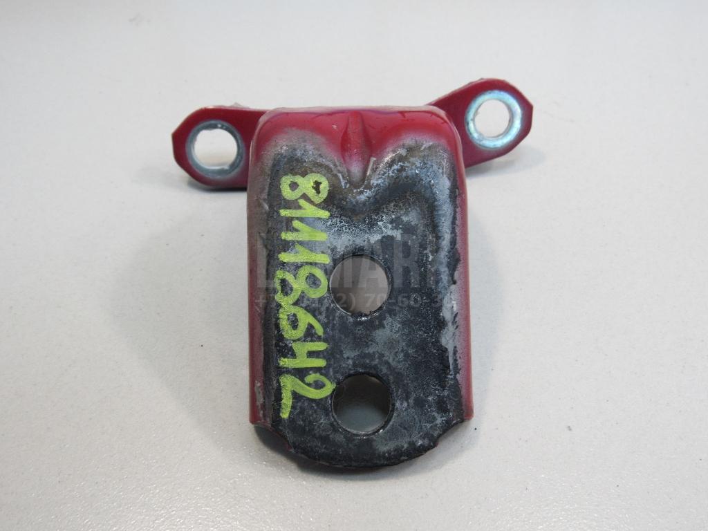 Петля двери 824204P00A Nissan
