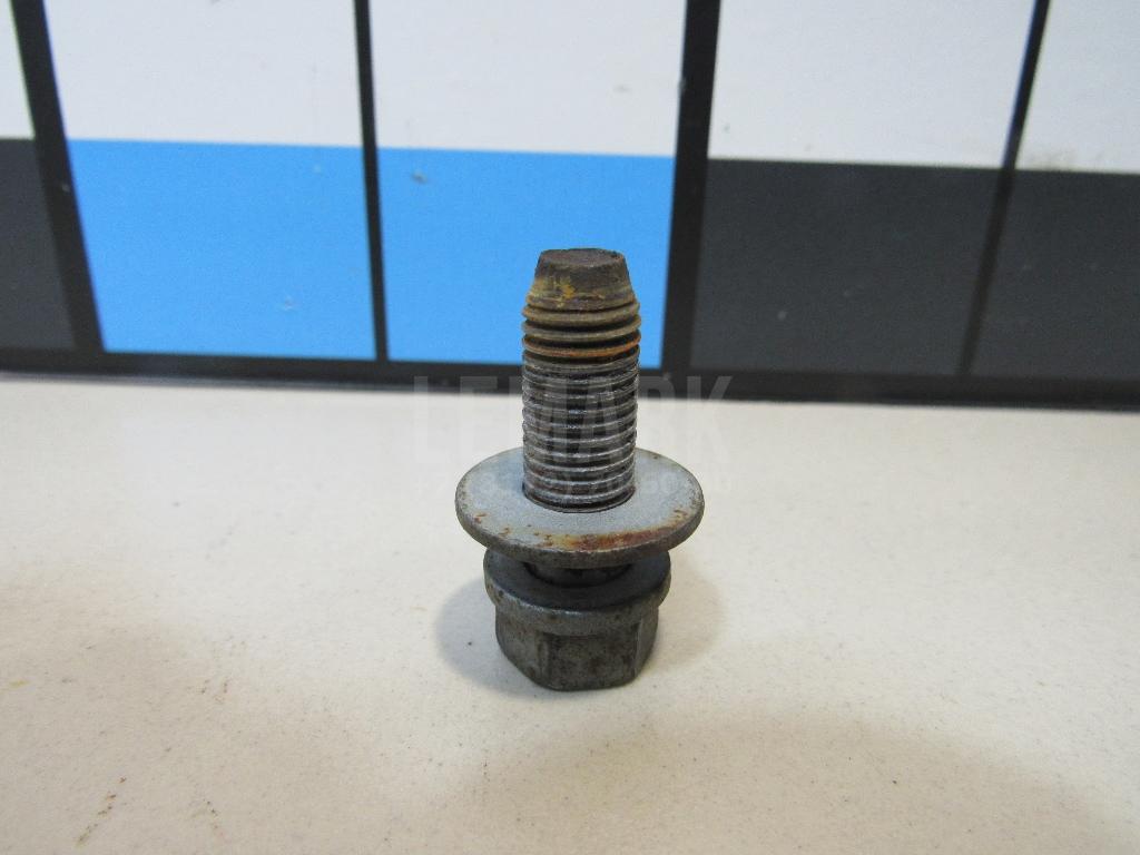 Болт передней ступицы 545612B100 Hyundai-Kia
