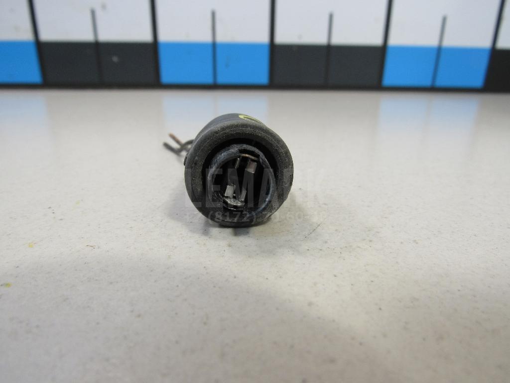 Патрон габаритного фонаря 8D0971273 VAG