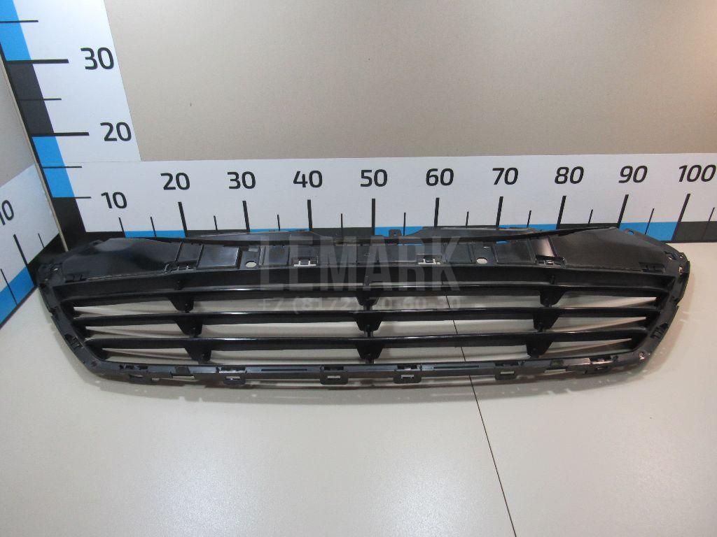 Решетка в бампер центральная 865612S100 Hyundai-Kia