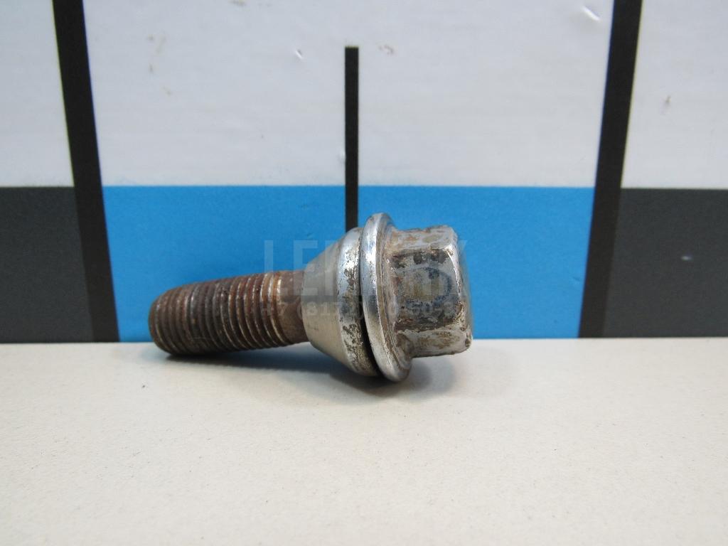 Болт передней ступицы 30670602 Volvo