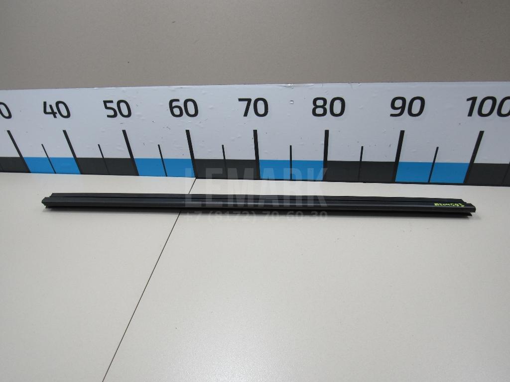 Уплотнитель двери 5E5839480 VAG