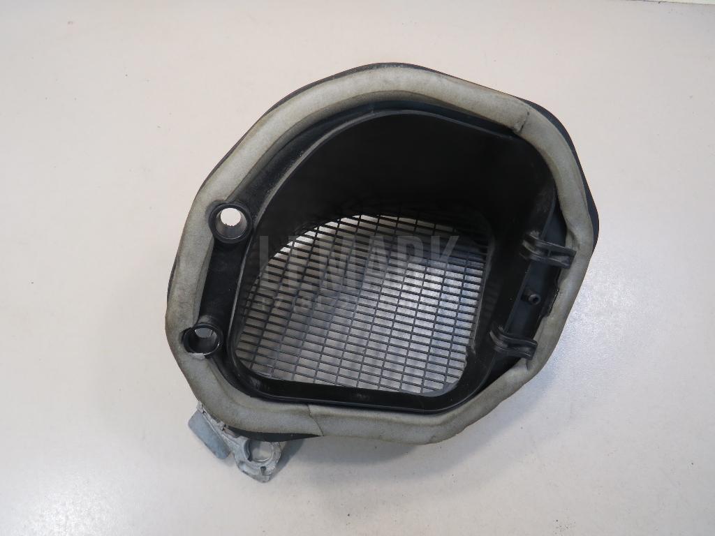Воздухозаборник (внутри) 7P0819155B VAG