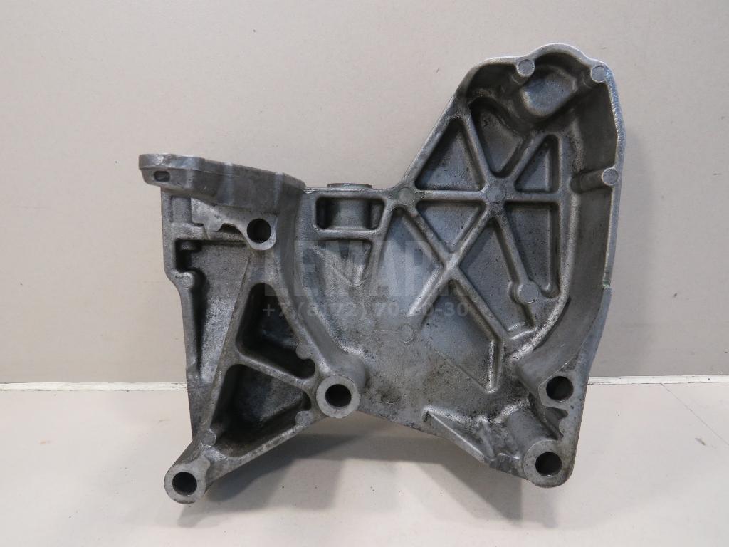 Кронштейн двигателя правый 8200633253 Renault