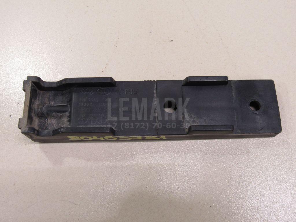 Кронштейн заднего бампера 866851H210 Hyundai-Kia