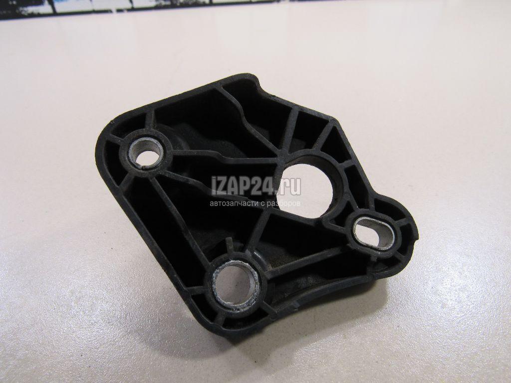 8200960208 Кронштейн крепления троса КПП Renault Duster 2012