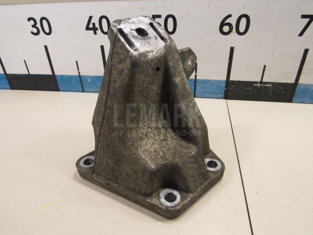 Кронштейн двигателя правый 8D0199308D VAG