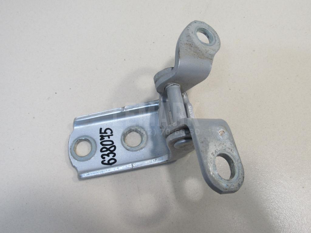 Петля двери задней правой нижняя 6877006010 Toyota