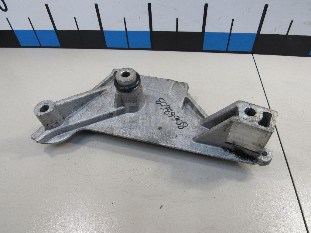 Кронштейн двигателя правый 2167027041 Hyundai-Kia