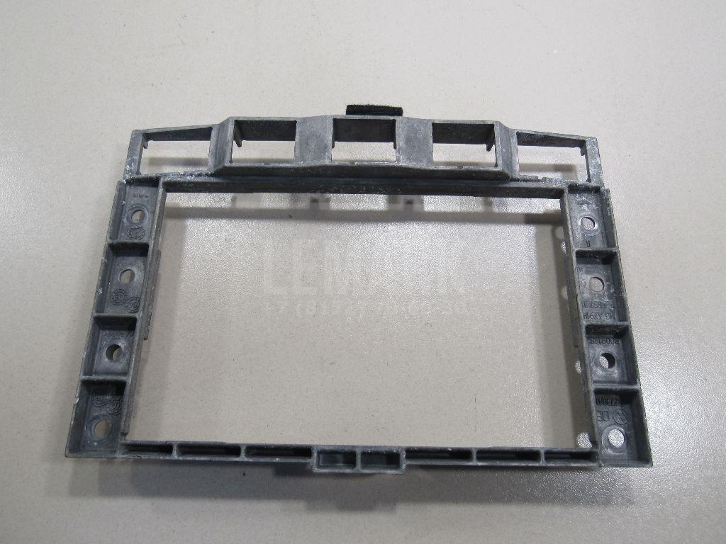 Рамка магнитолы 7L6857318C VAG