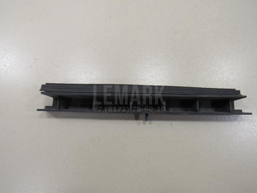 Уплотнитель капота 65810JG000 Nissan