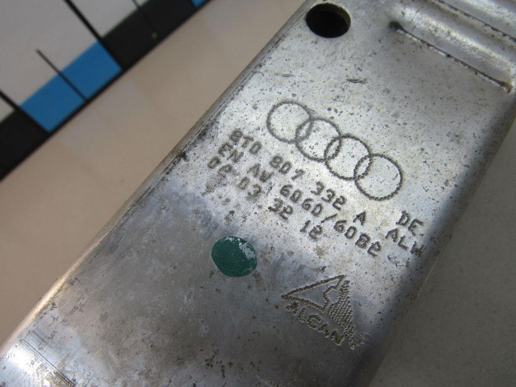 Кронштейн усилителя заднего бампера правый для  Audi A4 [B6] 2000-2004