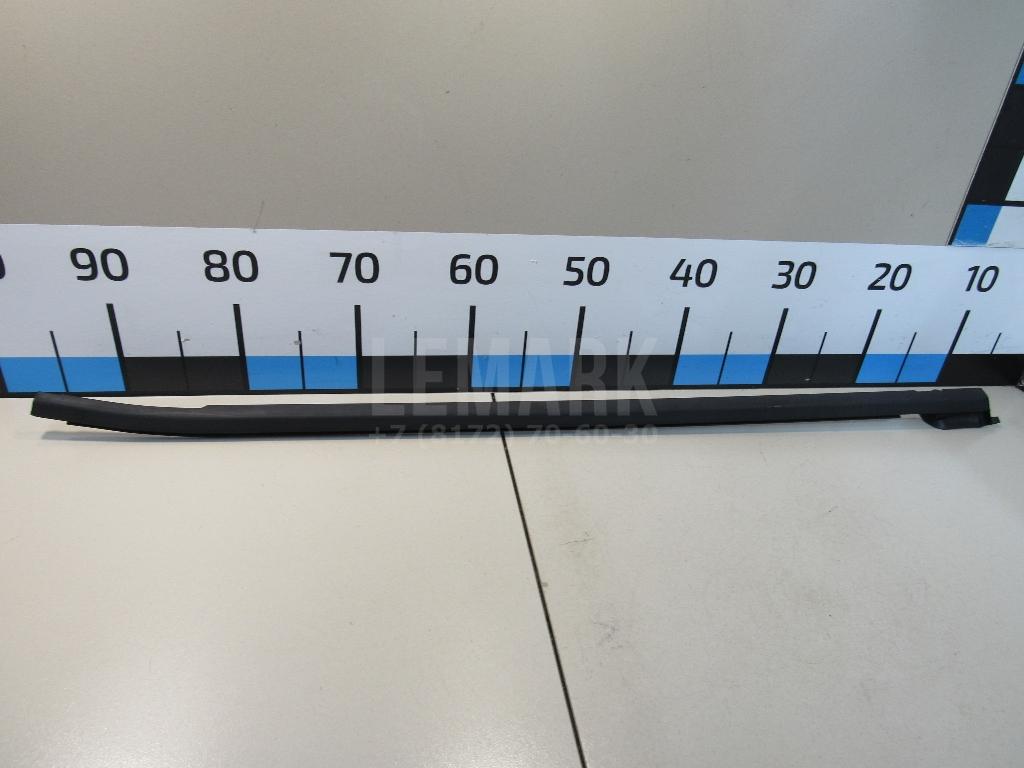 Накладка стекла заднего правого 6R68394785AP VAG