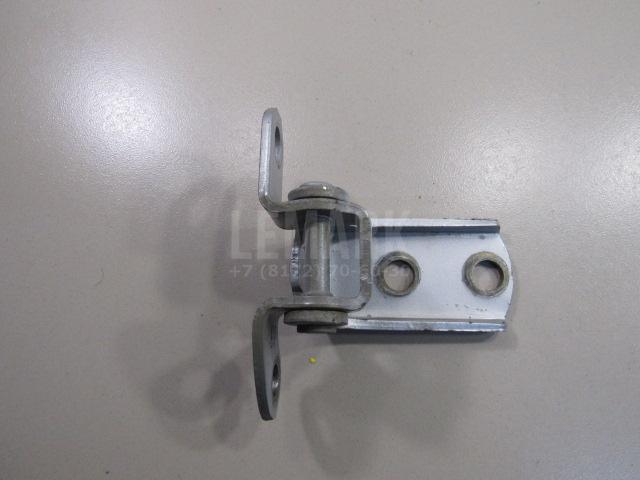 Петля двери задней правой нижняя 6877002050 Toyota