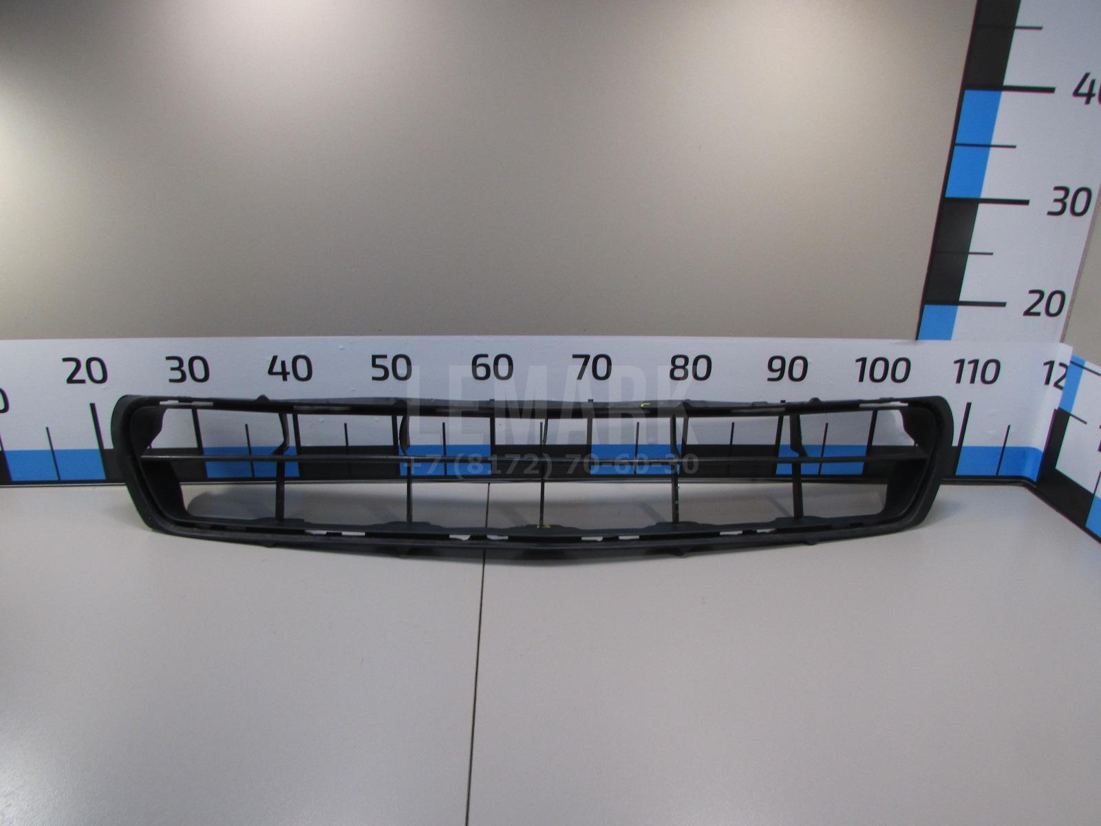 Решетка в бампер центральная