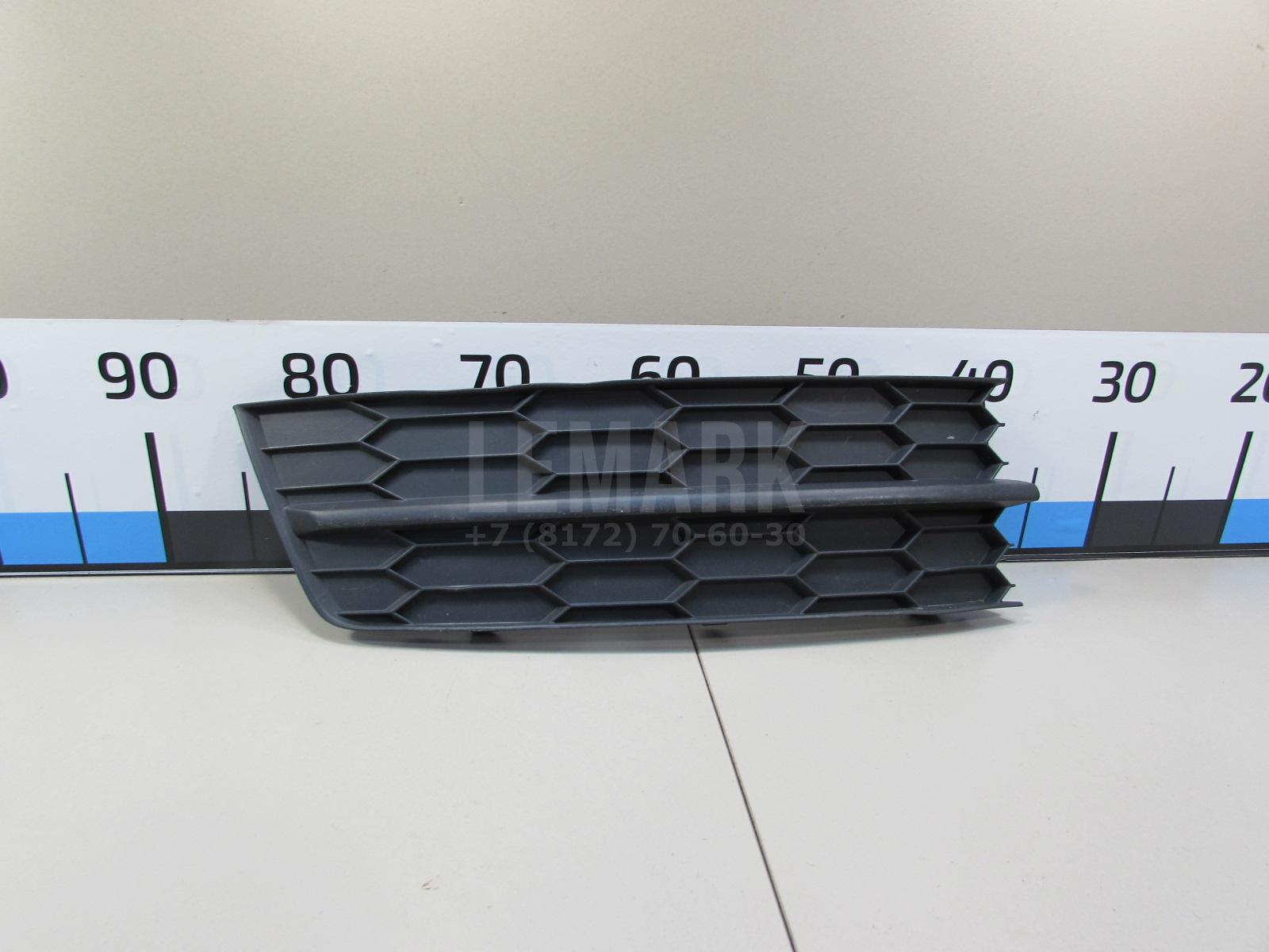 Решетка в бампер правая 60U8073689B9 VAG