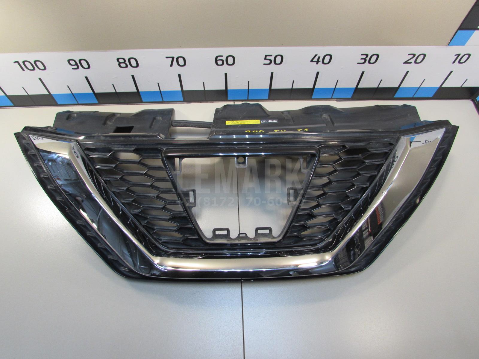 Решетка радиатора 62310HV00A Nissan