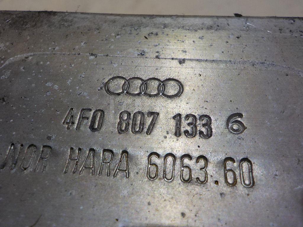 Кронштейн усилителя переднего бампера левый для  Audi R8 2007-2015