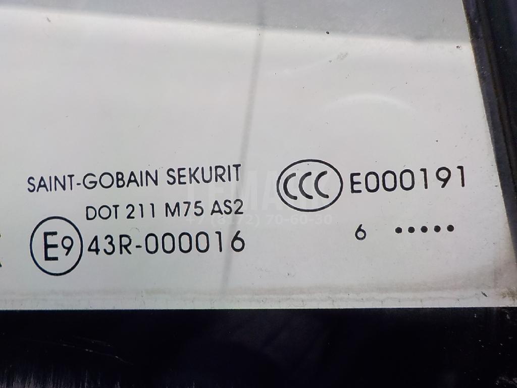 Стекло двери задней правой (форточка) для  Freightliner