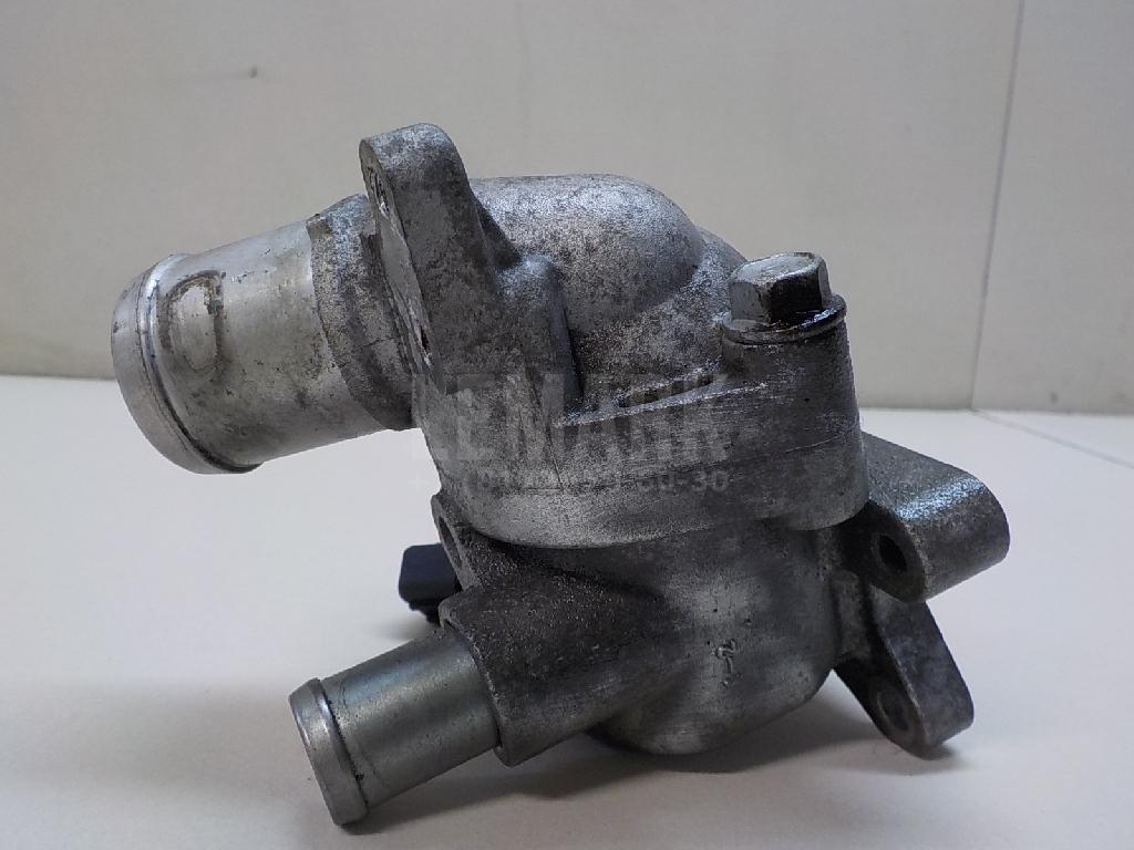 Корпус термостата 256102A720 Hyundai-Kia